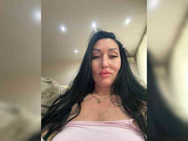 KorolevaQween000 webcam