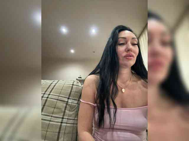 KorolevaQween000 webcam