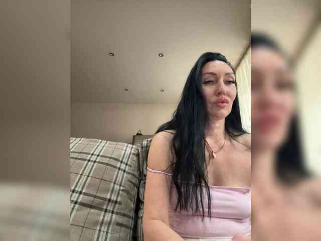 KorolevaQween000 webcam