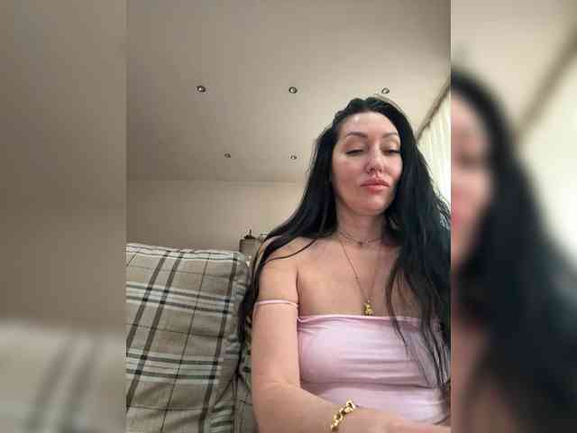 KorolevaQween000 webcam