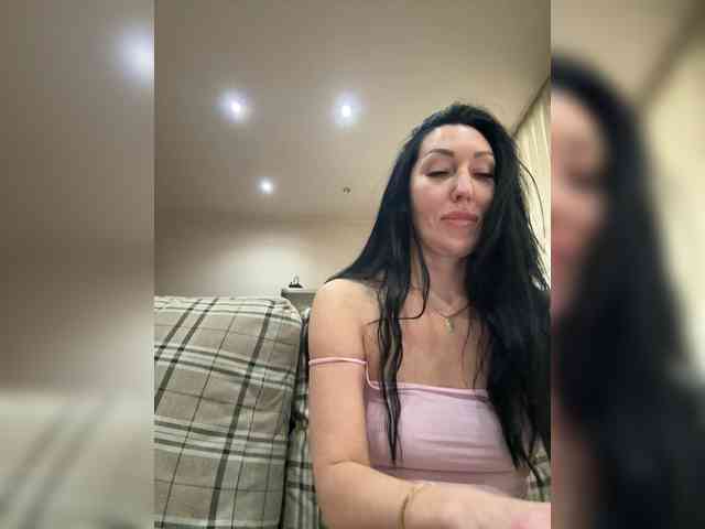 KorolevaQween000 webcam