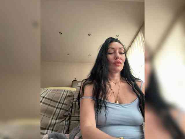 KorolevaQween000 webcam