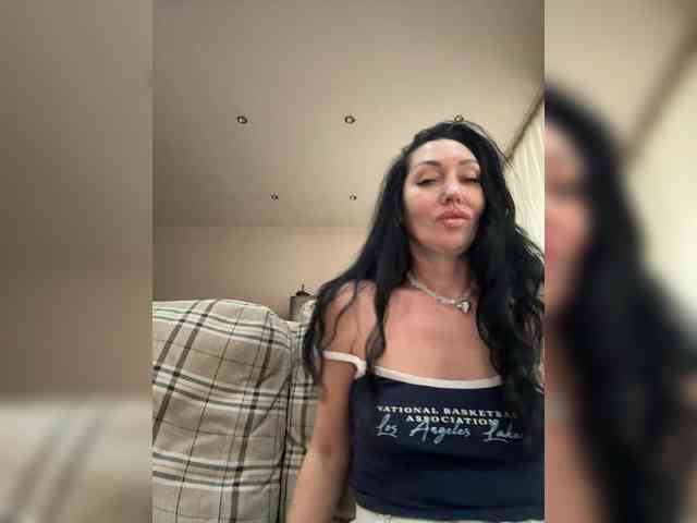 KorolevaQween000 webcam