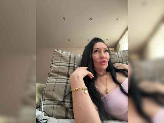 KorolevaQween000 Live Webcam on BongaCams