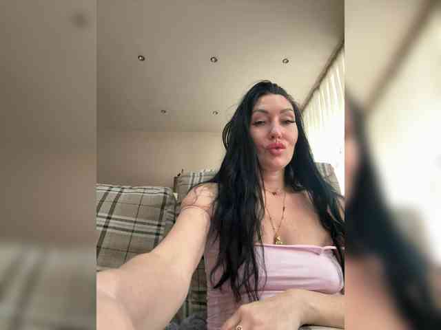 KorolevaQween000 webcam