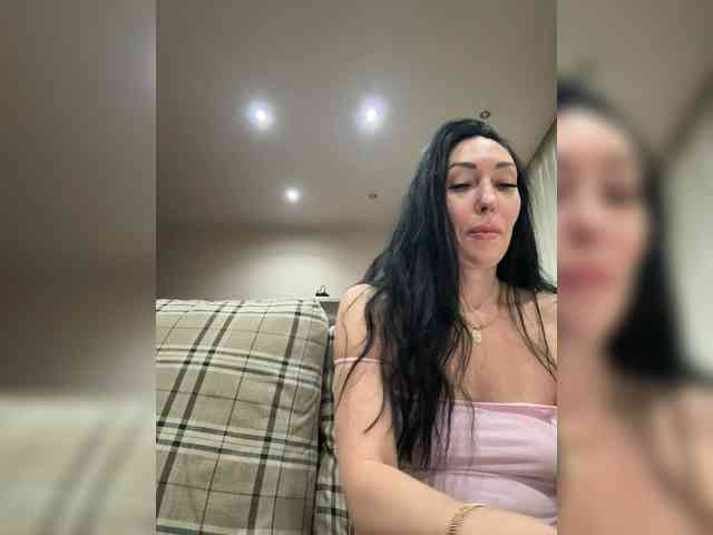 KorolevaQween000 webcam