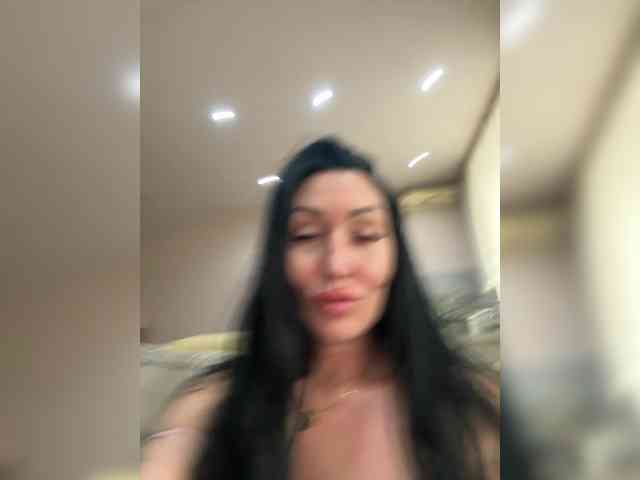 KorolevaQween000 webcam