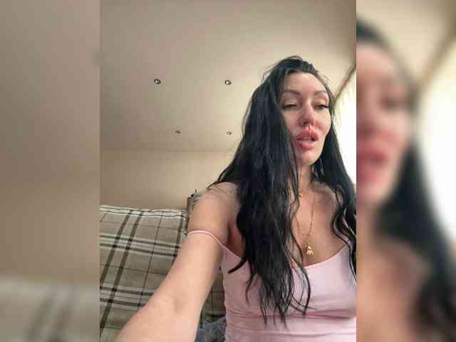 KorolevaQween000 webcam