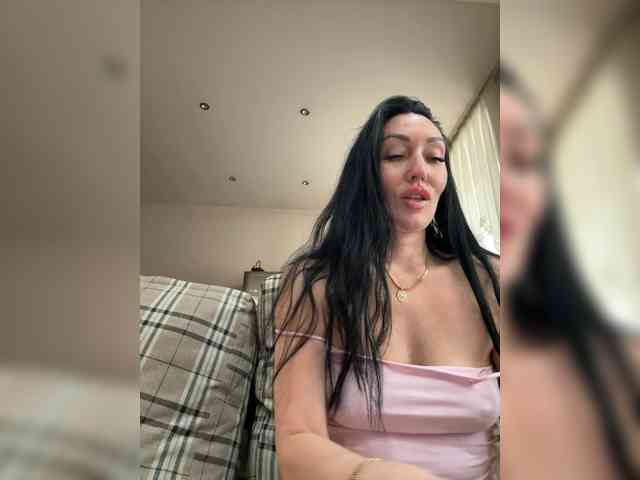 KorolevaQween000 webcam