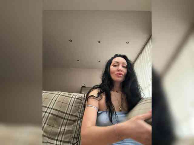 KorolevaQween000 webcam