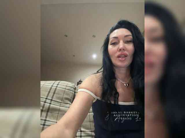 KorolevaQween000 webcam