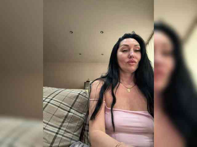 KorolevaQween000 webcam