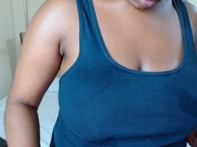 Blackstrawberry's BongaCams show and profile