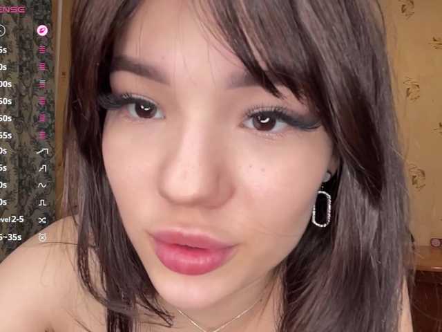 GennyVowels's BongaCams show and profile