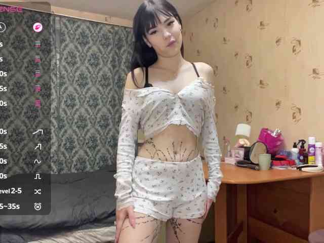 strip chat nude GennyVowels