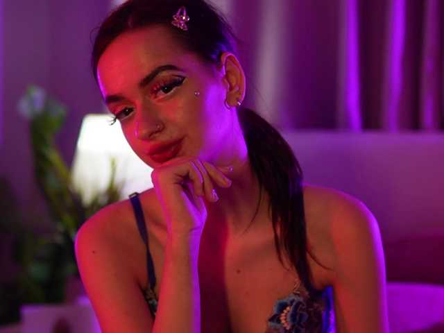 AriellaKitty's BongaCams show and profile