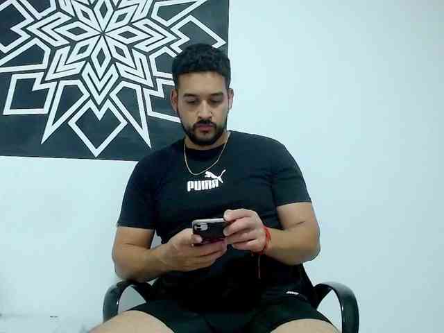 christopher-dennis Live Webcam on BongaCams