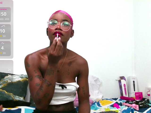 SaraBrown-18's BongaCams show and profile