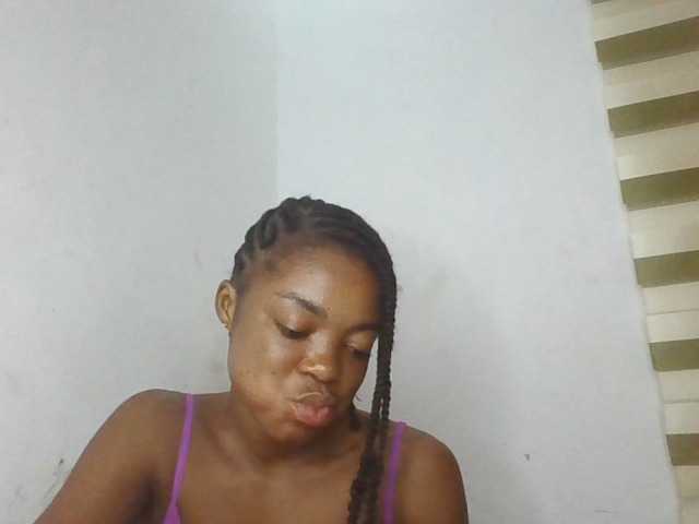 Juicyxpie Live Cam on BongaCams