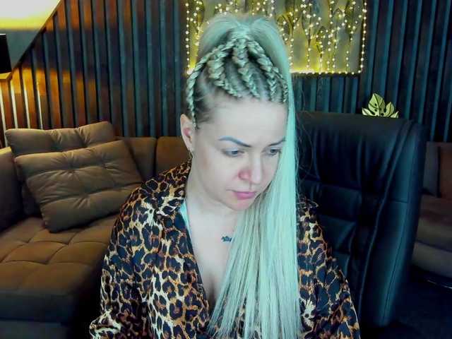 AnnaSnow's BongaCams show and profile