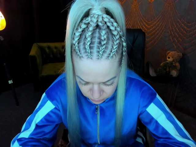 AnnaSnow's BongaCams show and profile