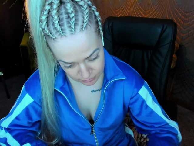 AnnaSnow's BongaCams show and profile