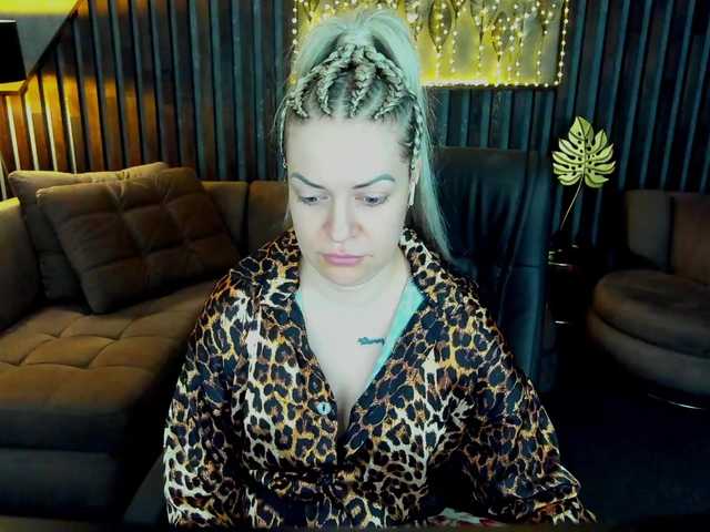 AnnaSnow's BongaCams show and profile