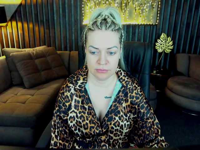 AnnaSnow's BongaCams show and profile