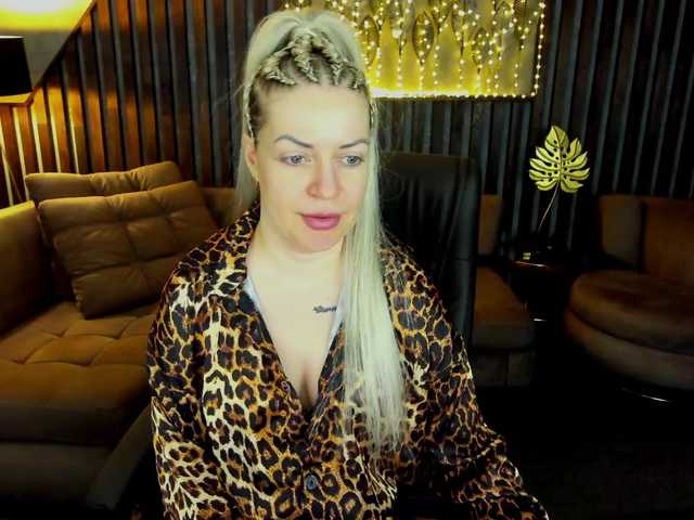 AnnaSnow's BongaCams show and profile