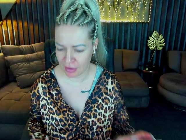 AnnaSnow's BongaCams show and profile