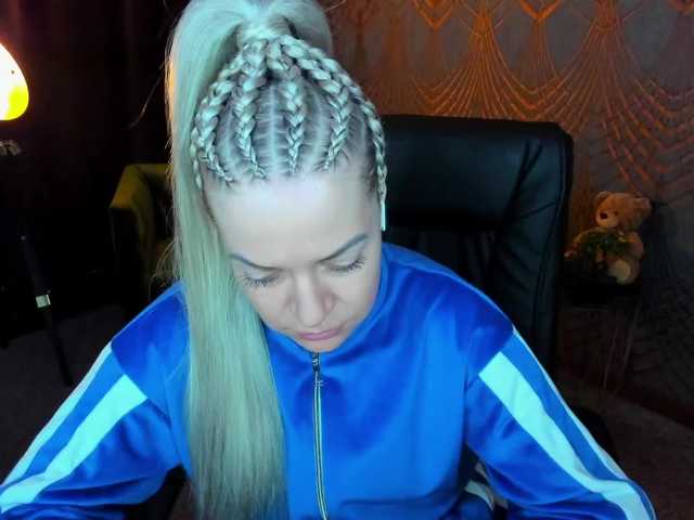 AnnaSnow's BongaCams show and profile