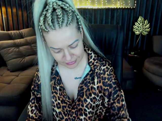 AnnaSnow's BongaCams show and profile