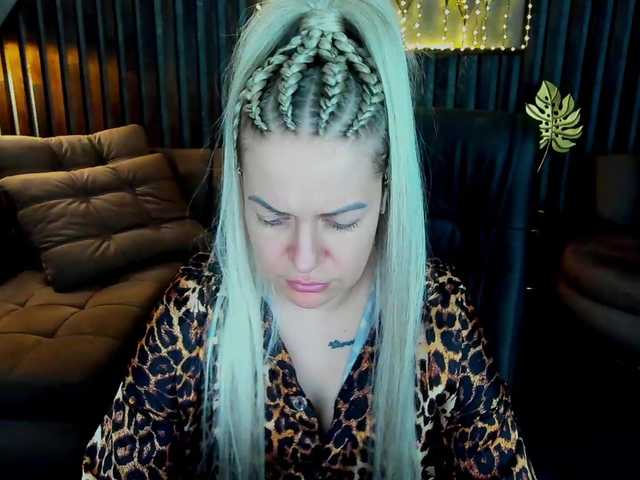 AnnaSnow's BongaCams show and profile