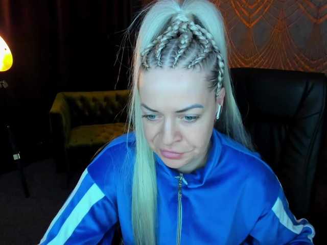 AnnaSnow's BongaCams show and profile