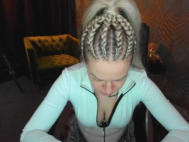 AnnaSnow's BongaCams show and profile