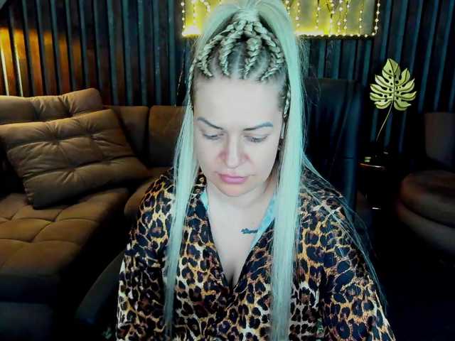 AnnaSnow's BongaCams show and profile