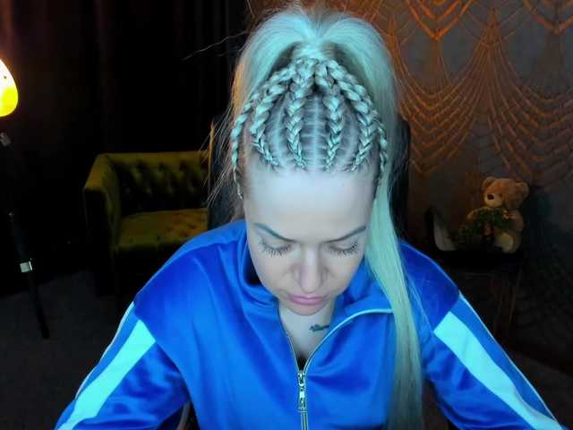 AnnaSnow's BongaCams show and profile