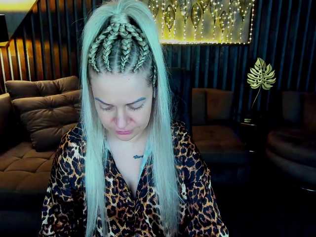 AnnaSnow's BongaCams show and profile