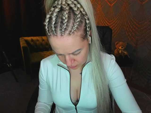 AnnaSnow's BongaCams show and profile