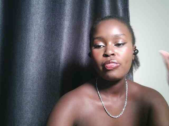 Spiceynelly Live Webcam on BongaCams