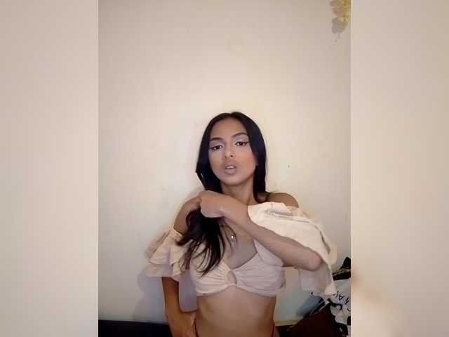 Lolah261's BongaCams show and profile