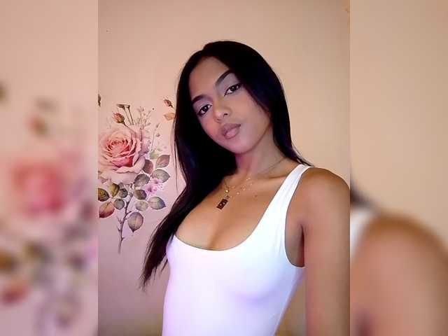 Lolah261's BongaCams show and profile