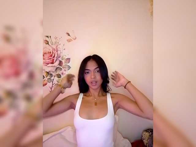 Lolah261's BongaCams show and profile