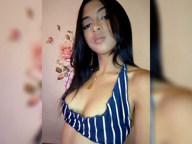 Lolah261's BongaCams show and profile