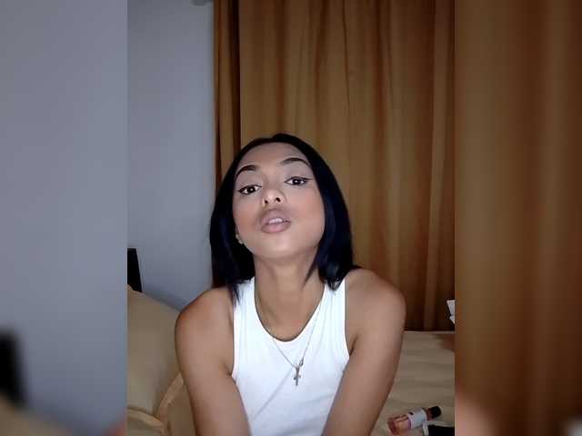 Lolah261's BongaCams show and profile