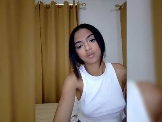 Lolah261's BongaCams show and profile