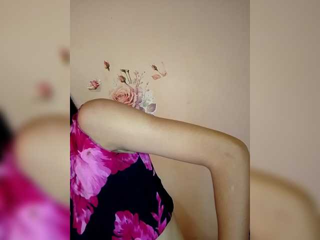 Lolah261's BongaCams show and profile