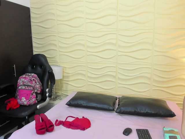 IsabellaDaft's BongaCams show and profile