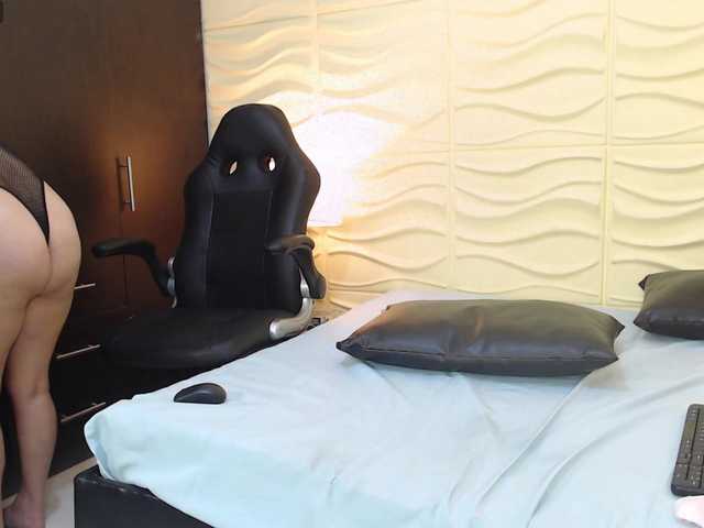 IsabellaDaft's BongaCams show and profile