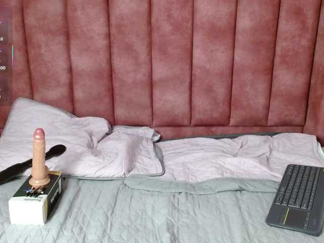 hilaryythompson's BongaCams show and profile